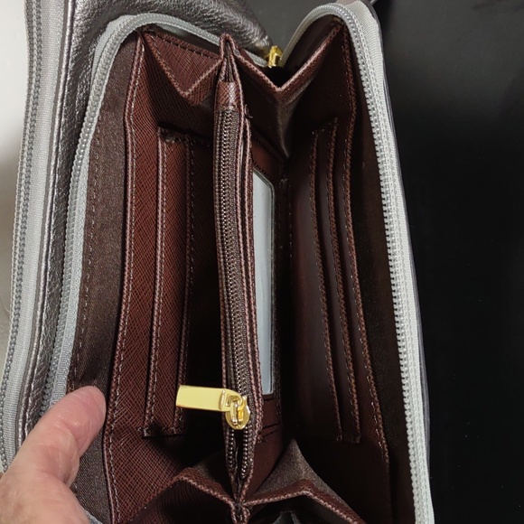 Michael Kors Convertible Crossbody/Clutch/Wristlet - Picture 7 of 8